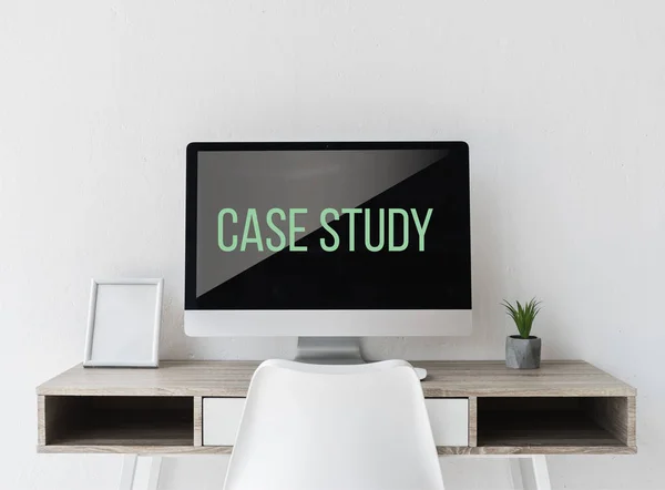 Computer with learning theme on screen — Stock Photo, Image