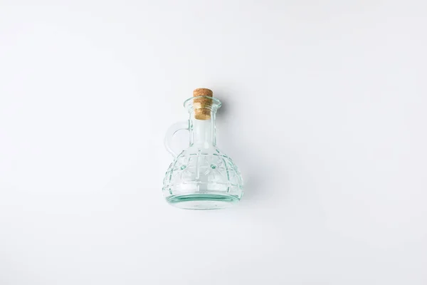 Прозрачная стеклянная бутылка с пробкой — стоковое фото