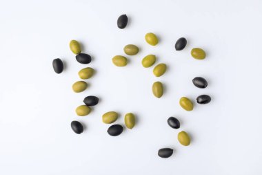 dağınık yeşil ve Siyah Zeytin 