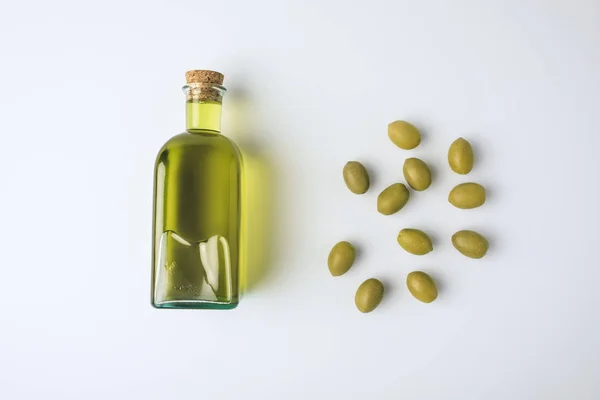 Glasflaska med olivolja — Stockfoto