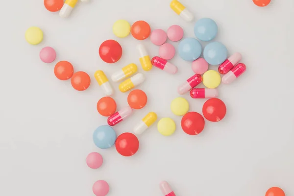 Pila de píldoras de color — Foto de Stock