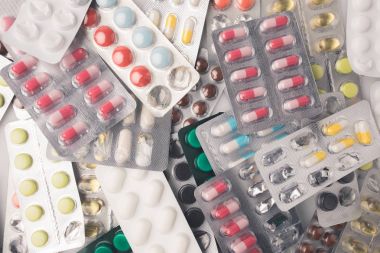 blister paketleri haplarla yığını