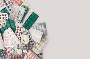 blister paketleri haplarla yığını