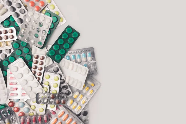 Högen av tryckförpackningar med piller — Stockfoto