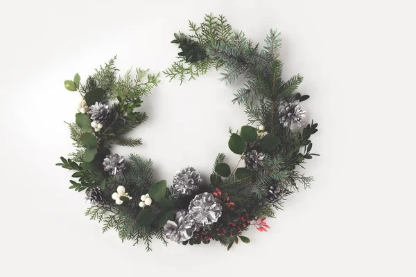 Christmas wreath with fir branches and mistletoe — Stock Photo, Image