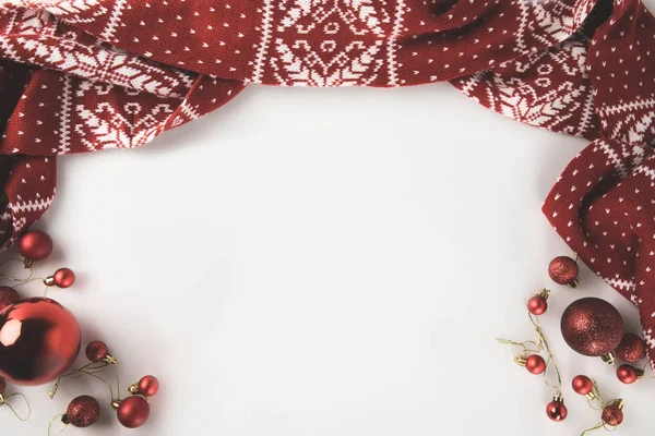 Christmas balls and winter scarf — Stock Photo, Image