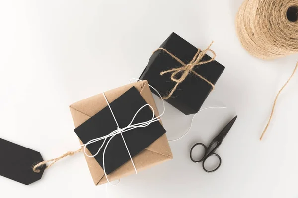 Christmas presents, scissors and twine — Stock Photo, Image