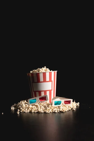 Bucket of popcorn with 3d glasses — Stock Photo, Image