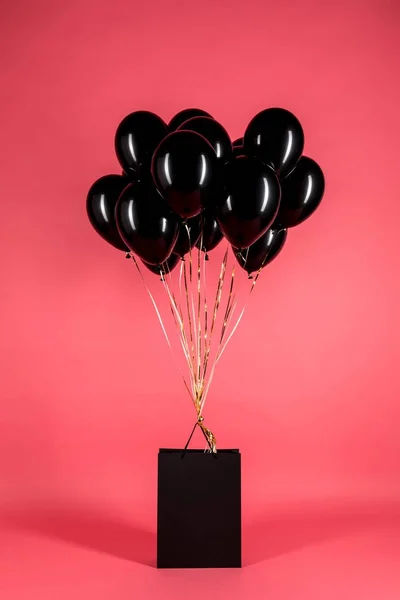Black balloons and shopping bag — Stock Photo, Image