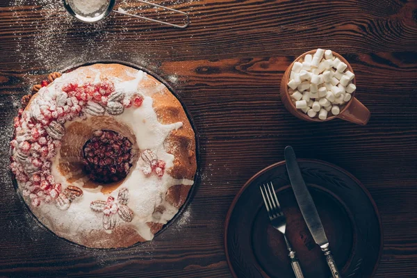 Torta di Natale, piatto e cacao — Foto Stock