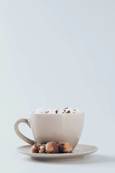 Secangkir coklat dengan marshmallow — Foto Stok Gratis