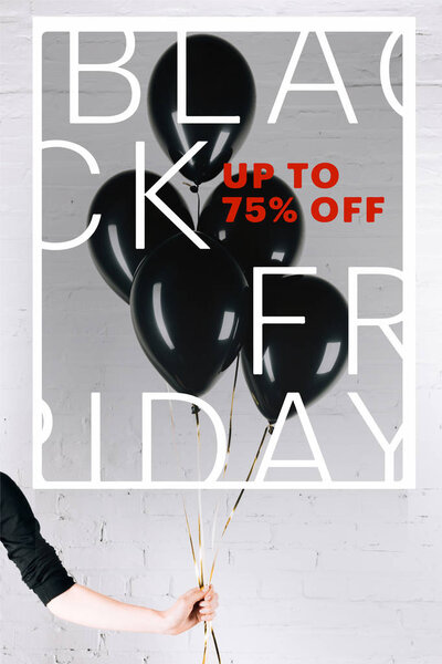 человек с черными шариками
