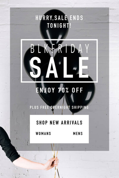 человек с черными шариками
