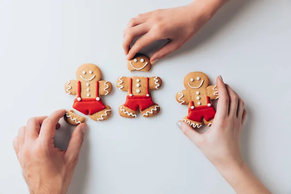 Hands with crashed gingerbread men — Stock Photo, Image