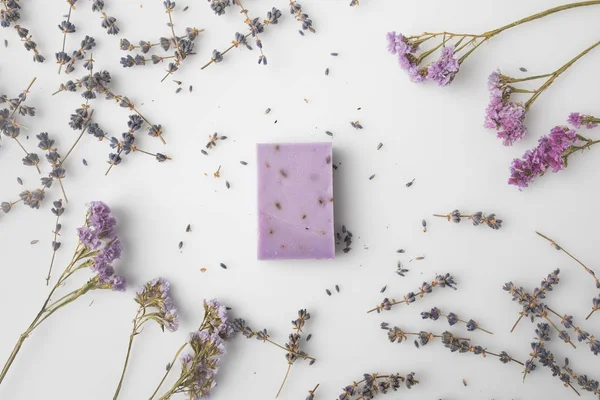 Handgjorda lavendel tvål — Stockfoto