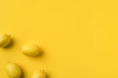 dört olgun limon