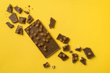 Dağınık adet çikolata bar 