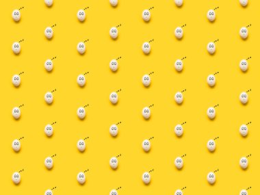 Tavuk yumurtası emoji uyku ile boyalı 