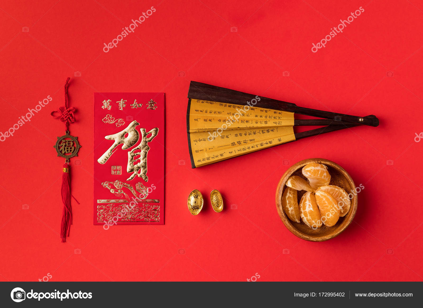Chinese decorations and tangerines — Stock Photo © AntonMatyukha 172995402