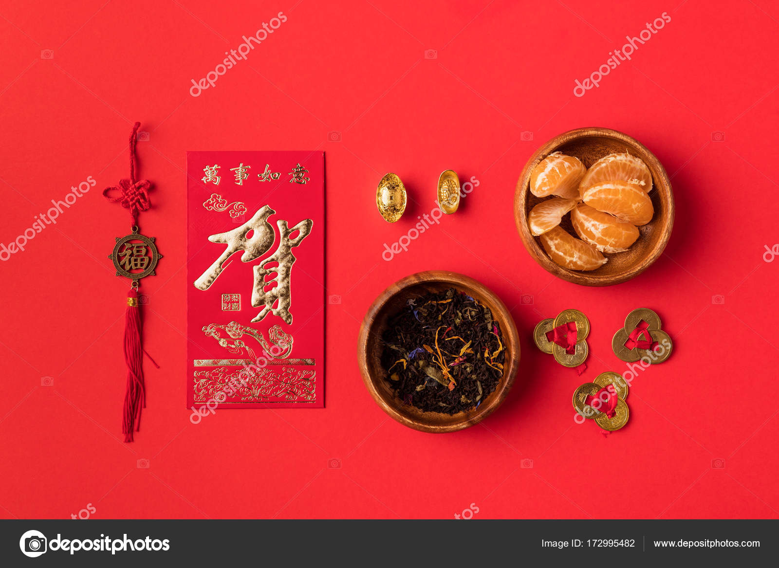 Chinese decorations and tangerines — Stock Photo © AntonMatyukha 172995482