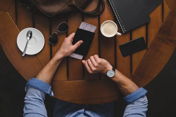 Man with passport and air ticket — Stock Photo, Image