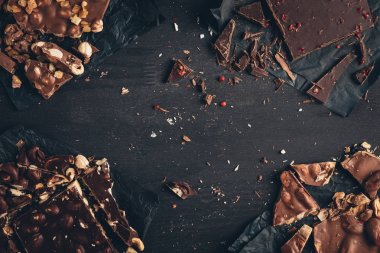 çikolata ile fındık ve çikolata biber ile