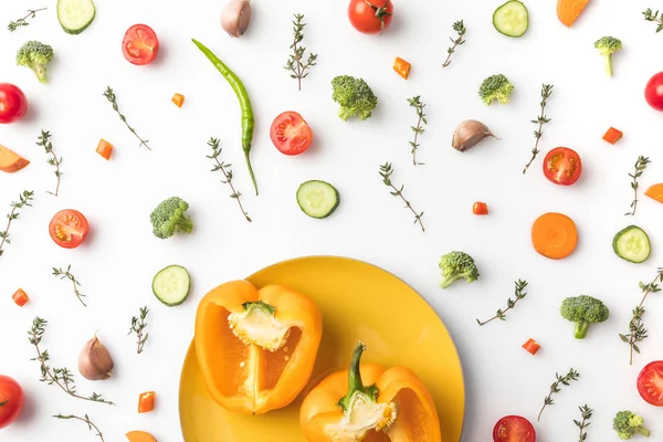 Cut yellow bell pepper — Stock Image Cut yellow bell pepper Stock Image