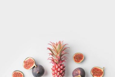 İncir ile pembe ananas