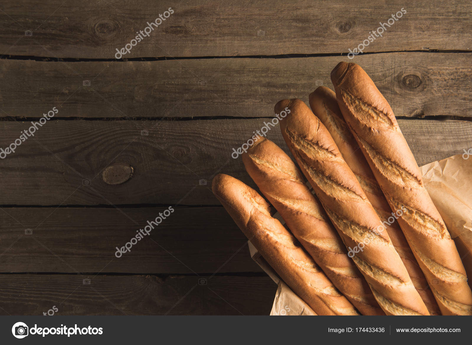 Baguettes frescas en caja — Foto de stock © AntonMatyukha #174433436