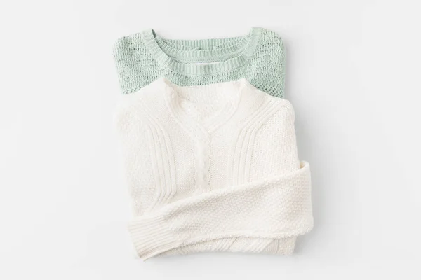 Модный вязаный свитер — стоковое фото