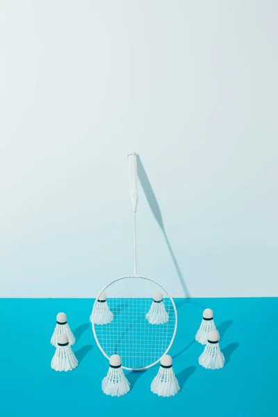 Badminton Racket Shuttlecocks Blue Paper White Wall — Stock Photo, Image