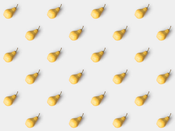 модель вкусные желтые груши изолированы на белом
