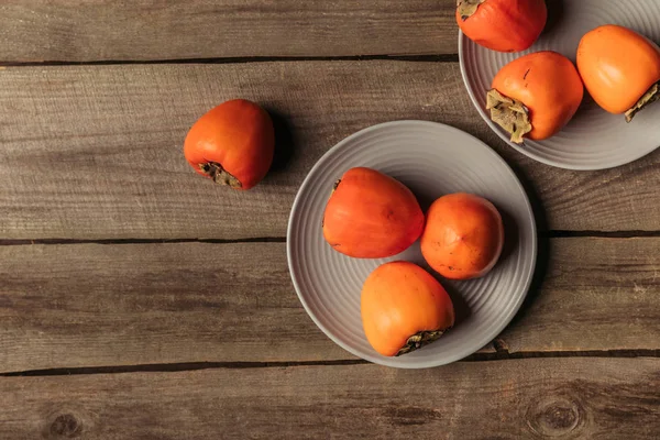 Top View Persimmons Plates Wooden Table — Stock Photo, Image