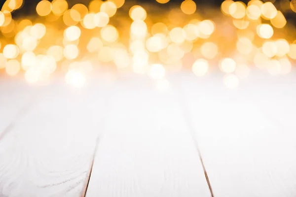 Luces Borrosas Mágicas Superficie Madera Blanca Textura Navidad — Foto de Stock