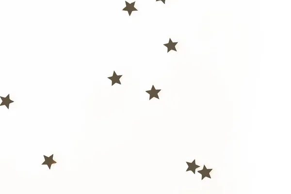 ゴールデン クリスマス紙吹雪星に分離ホワイト バック グラウンド — ストック写真