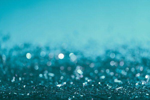 Праздничный фон с блестящими конфетти в бирюзовых тонах
 