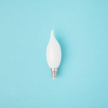 bakış beyaz ışık ampul mavi izole kapatmak