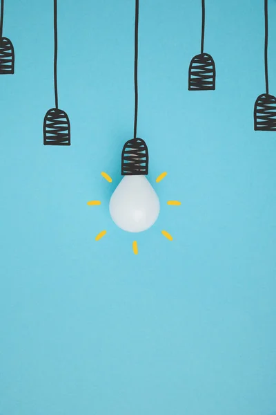 Ovanifrån Glödlampa Låtsas Hängande Lamphållaren Isolerade Blå — Stockfoto