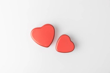 top view of arranged red hearts isolated on white clipart