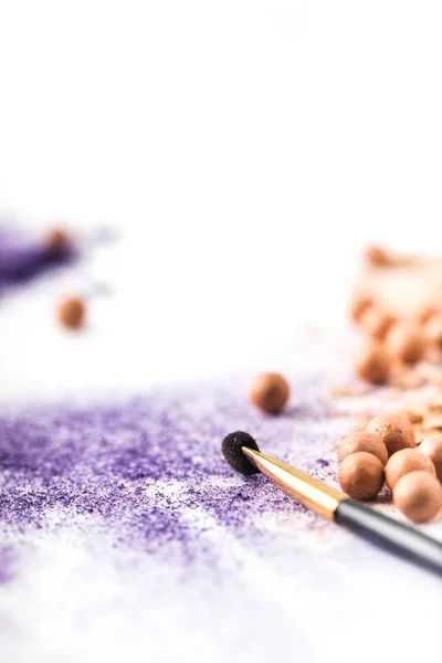 Close Shot Purple Nude Cosmetic Powder Brush White Surface — Stock Photo, Image