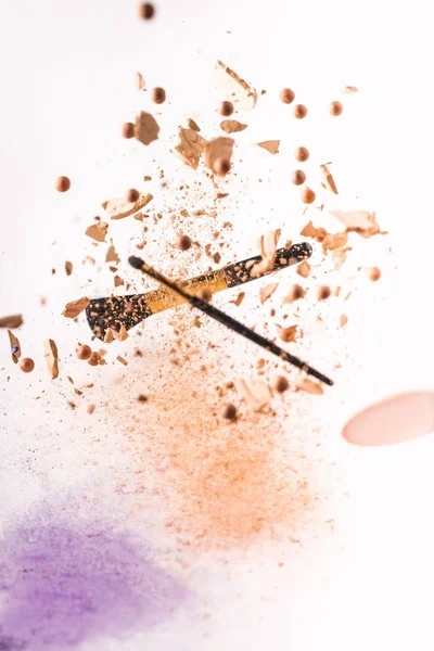 Crushed Cosmetic Powder Makeup Brushes Falling Isolated White — Stock Photo, Image