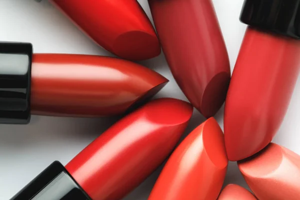 Gros Plan Des Rouges Lèvres Rouges Différentes Nuances Sur Dessus — Photo