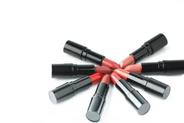 Nahaufnahme Verschiedener Roter Lippenstifte Isoliert Auf Weiß — Stockfoto