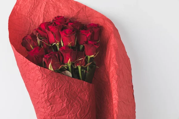 빨간색 포장지 꽃다발의 — 스톡 사진