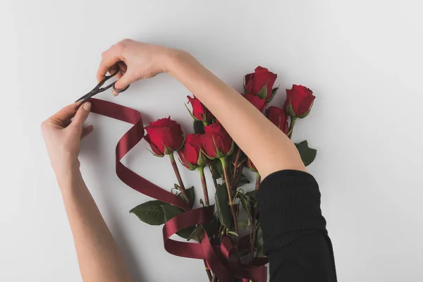 Cropped Shot Woman Decorating Bouquet Red Roses Ribbon Valentines Day — Stock Photo, Image