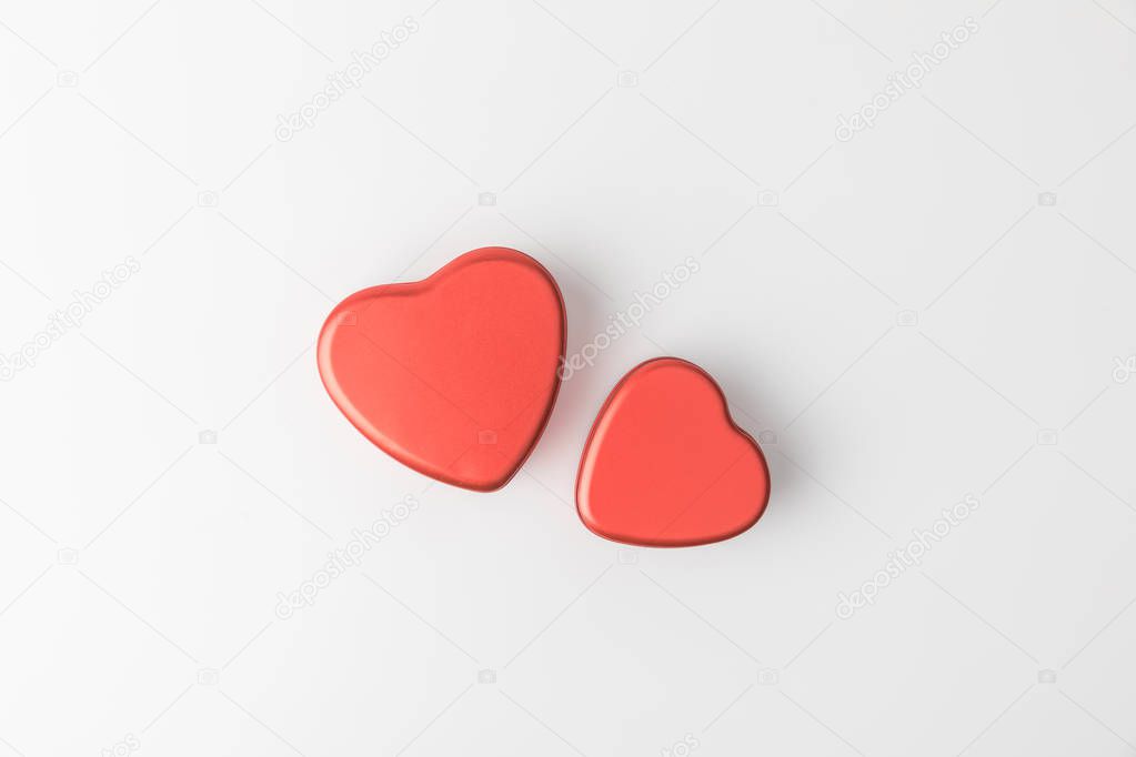 top view of arranged red hearts isolated on white