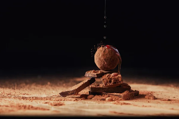 Close View Pouring Caramel Heap Made Truffle Chocolate Bars Black — Stock Photo, Image