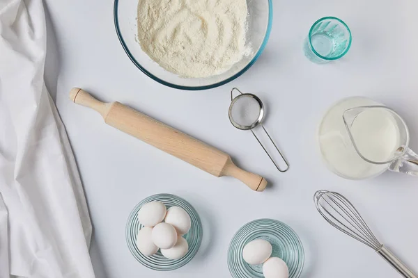 Vista Dall Alto Degli Ingredienti Pasta Tovaglia Tavola — Foto Stock