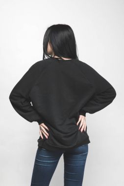Arkadan Görünüm boş sweatshirt içinde genç kadın beyaz
