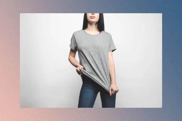 Ung Kvinna Tomma Grå Shirt Vitt Med Kreativa Ram — Stockfoto